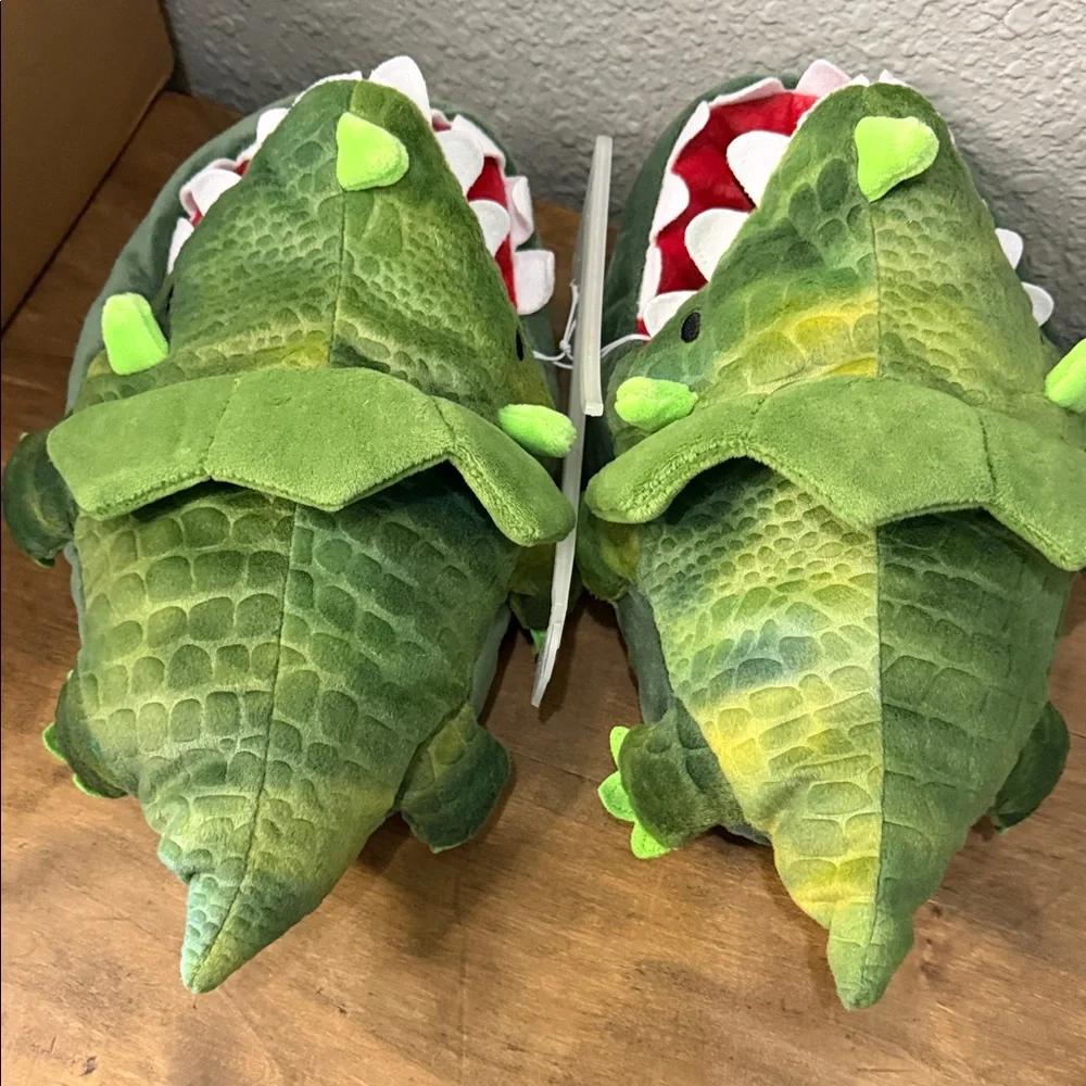 Kids Green Dinosaur Plush Slippers - Cozy Novelty Shoes size 4/5